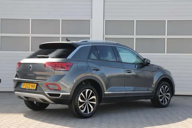 Volkswagen T-Roc (2022) thumbnail 2