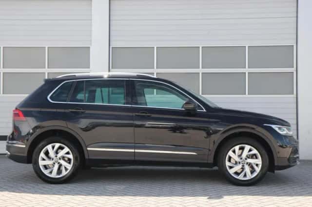 Volkswagen Tiguan (2022) thumbnail 3