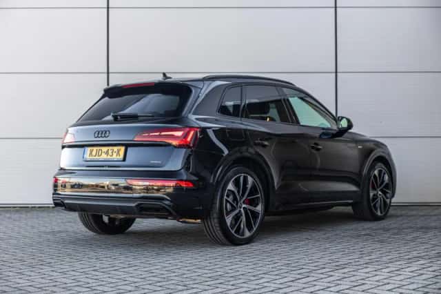Audi Q5 (2022) thumbnail 2
