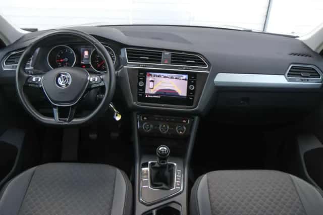 Volkswagen Tiguan (2019) thumbnail 4