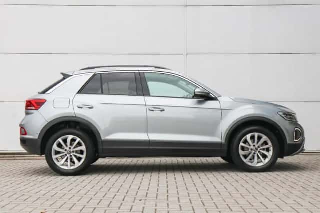 Volkswagen T-Roc (2024) thumbnail 3