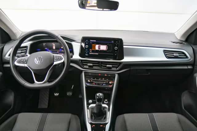 Volkswagen T-Roc (2024) thumbnail 5