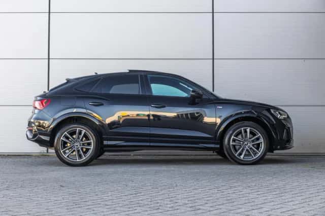 Audi Q3 (2023) thumbnail 3