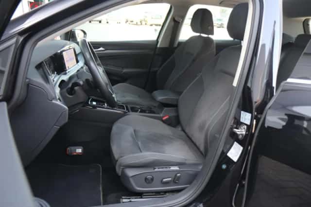 Volkswagen Golf (2023) thumbnail 4