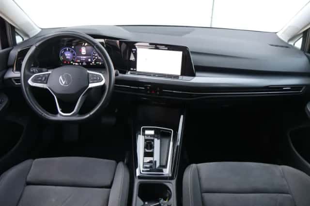 Volkswagen Golf (2023) thumbnail 5