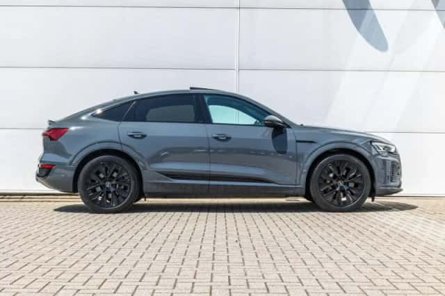 Audi Q8 (2023) thumbnail 3
