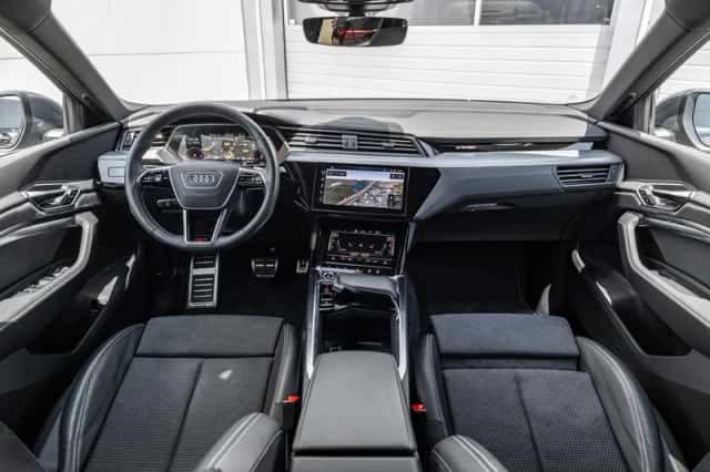 Audi Q8 (2023) thumbnail 4