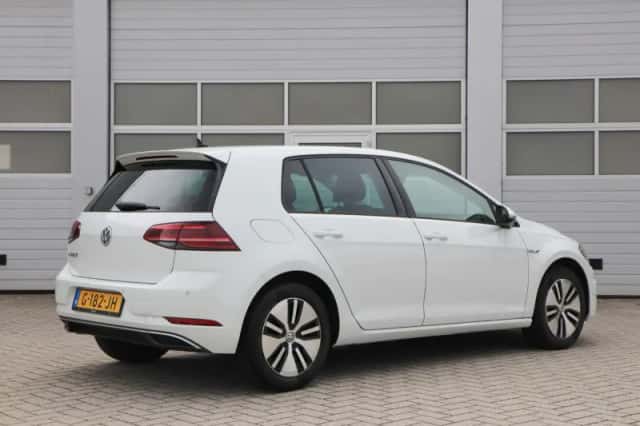 Volkswagen E-Golf (2019) thumbnail 2