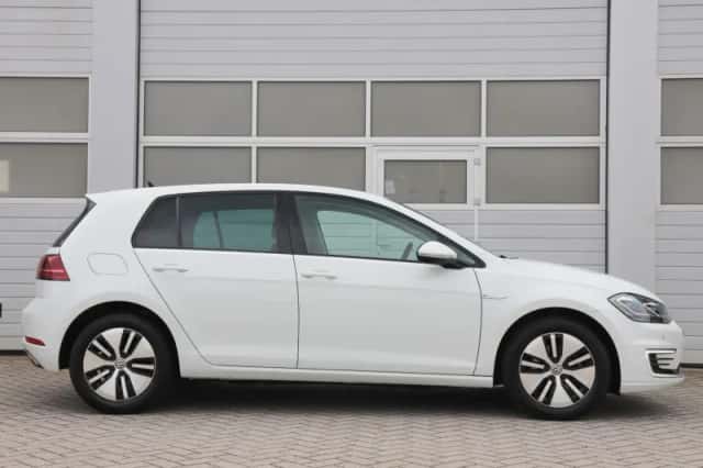 Volkswagen E-Golf (2019) thumbnail 3
