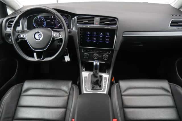Volkswagen E-Golf (2019) thumbnail 5