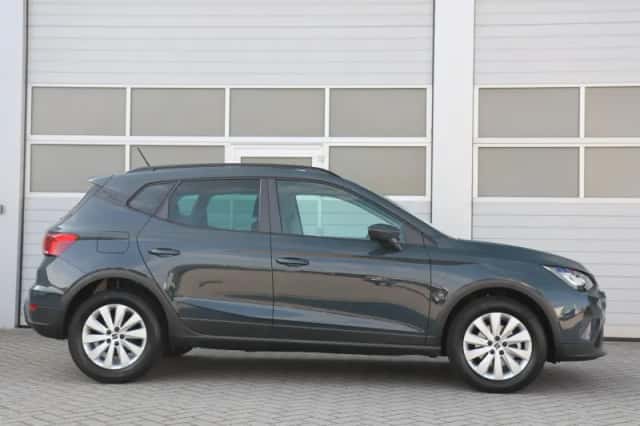 SEAT Arona (2025) thumbnail 3