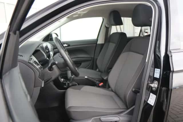 Volkswagen T-Cross (2024) thumbnail 4