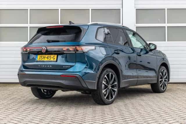 Volkswagen Tiguan (2025) thumbnail 2