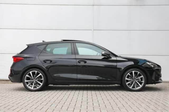 CUPRA Leon (2024) thumbnail 3