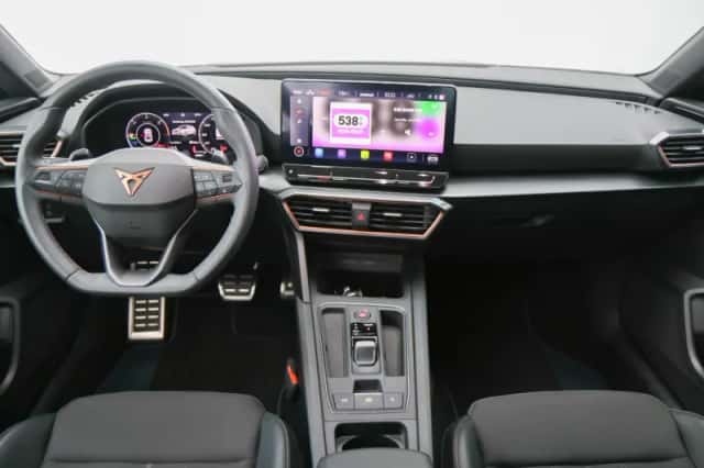 CUPRA Leon (2024) thumbnail 5