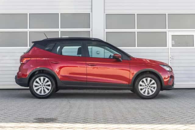 SEAT Arona (2024) thumbnail 3