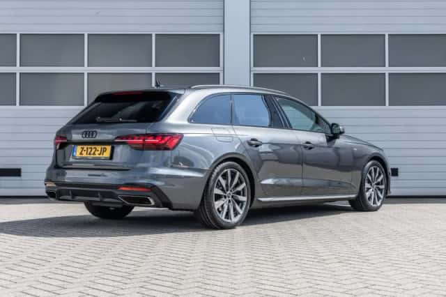 Audi A4 (2024) thumbnail 2