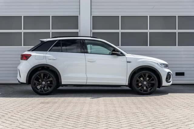 Volkswagen T-Roc (2023) thumbnail 3
