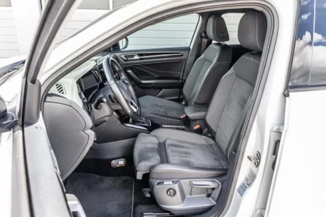 Volkswagen T-Roc (2023) thumbnail 4