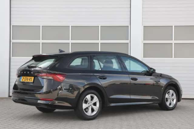 Škoda Octavia (2024) thumbnail 2