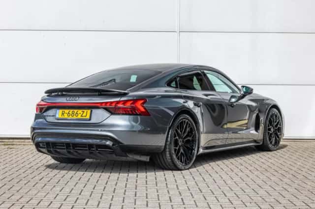 Audi e-tron GT (2022) thumbnail 2