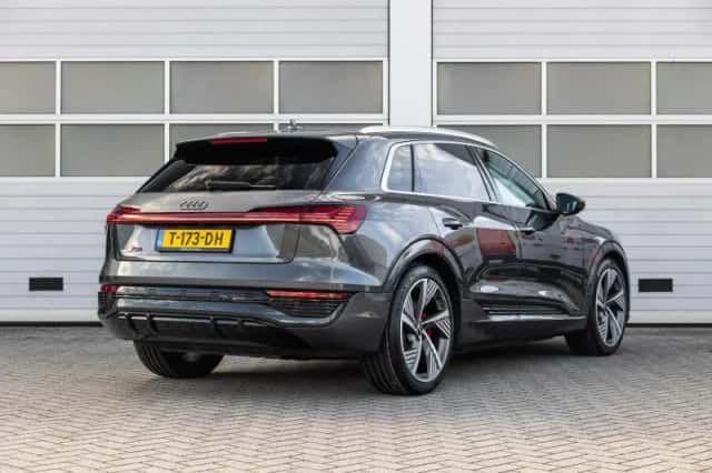 Audi Q8 e-tron (2023) thumbnail 2