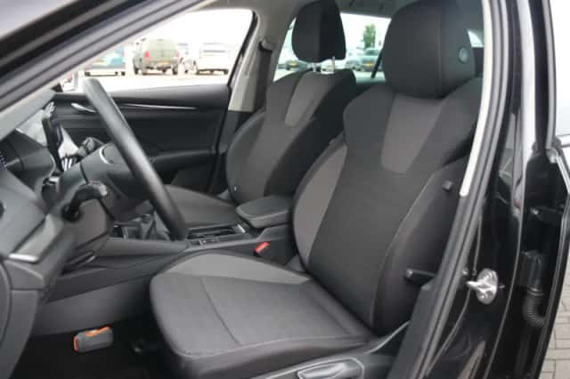 Škoda Octavia (2023) thumbnail 4