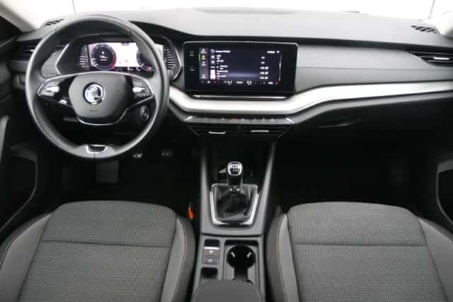 Škoda Octavia (2023) thumbnail 5