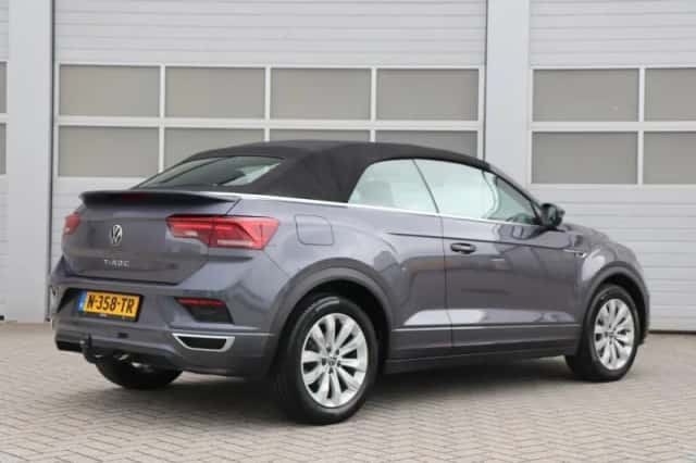 Volkswagen T-Roc (2021) thumbnail 2