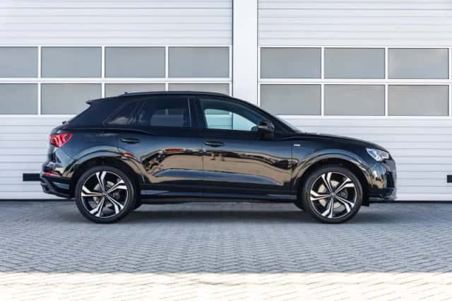 Audi Q3 (2022) thumbnail 3