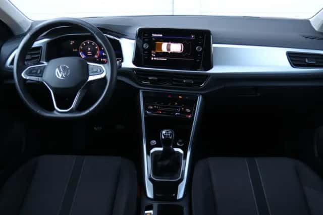 Volkswagen T-Roc (2024) thumbnail 5