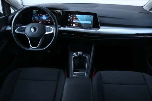 Volkswagen Golf (2023) thumbnail 5