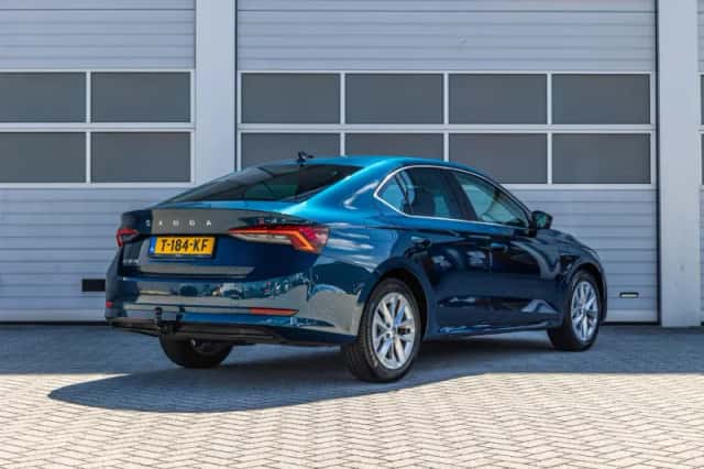 Škoda Octavia (2023) thumbnail 2