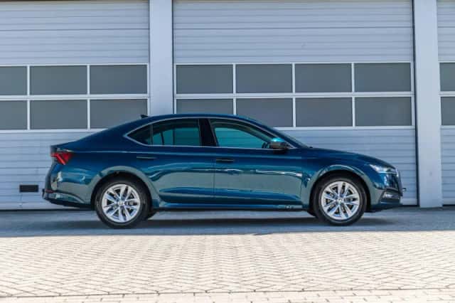 Škoda Octavia (2023) thumbnail 3