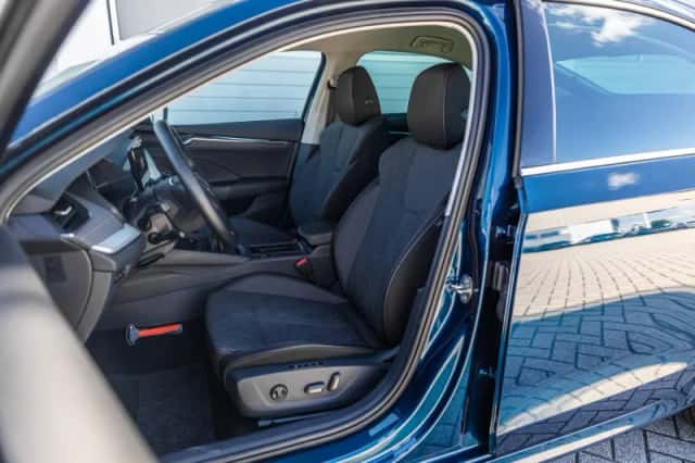Škoda Octavia (2023) thumbnail 4