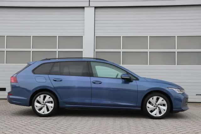 Volkswagen Golf (2025) thumbnail 3