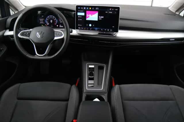Volkswagen Golf (2025) thumbnail 5