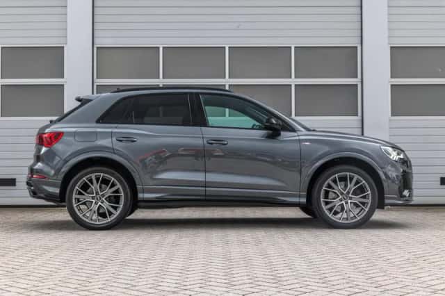 Audi Q3 (2022) thumbnail 3