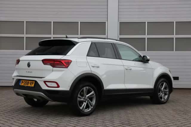 Volkswagen T-Roc (2022) thumbnail 2