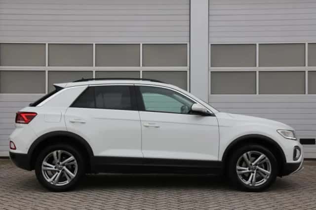 Volkswagen T-Roc (2022) thumbnail 3