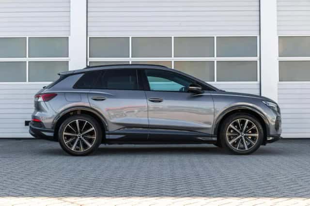 Audi Q4 e-tron (2021) thumbnail 2