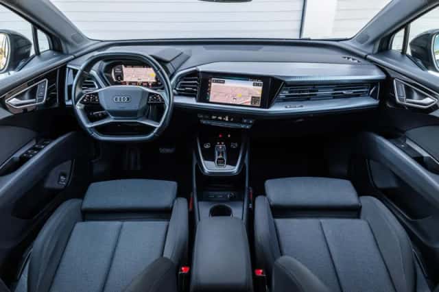 Audi Q4 e-tron (2021) thumbnail 3