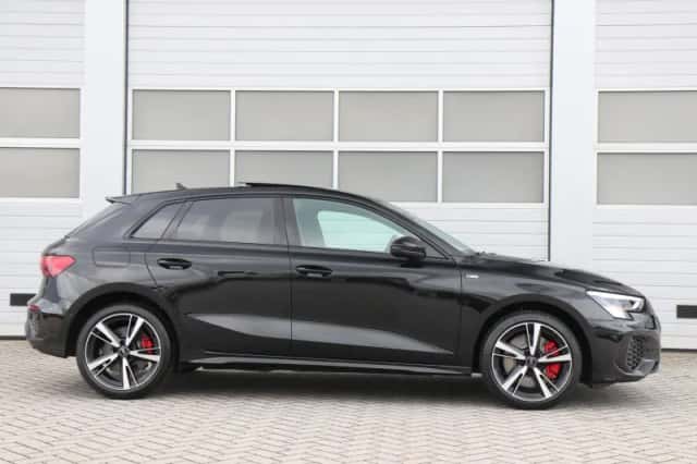 Audi A3 (2023) thumbnail 3