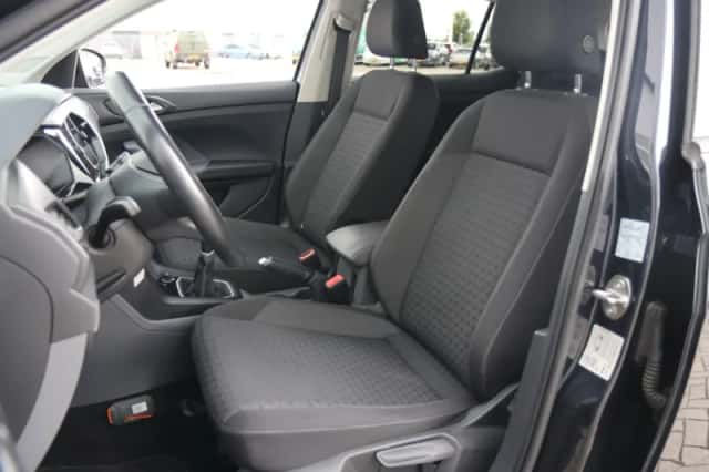 Volkswagen T-Cross (2019) thumbnail 4