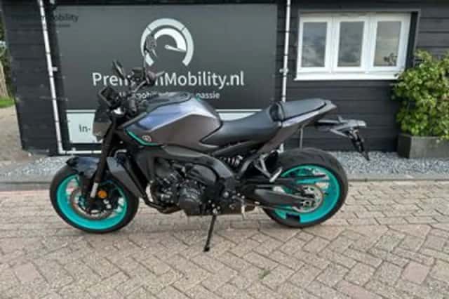 YAMAHA MT09 (2024) thumbnail 3