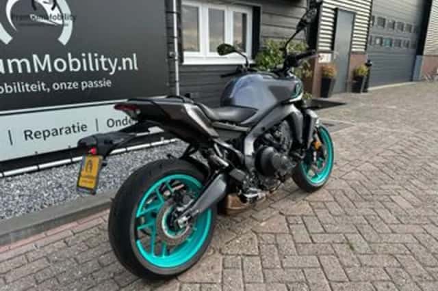 YAMAHA MT09 (2024) thumbnail 6
