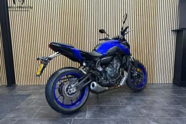 YAMAHA MT07 (2022) thumbnail 3