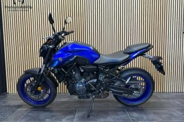 YAMAHA MT07 (2022) thumbnail 4