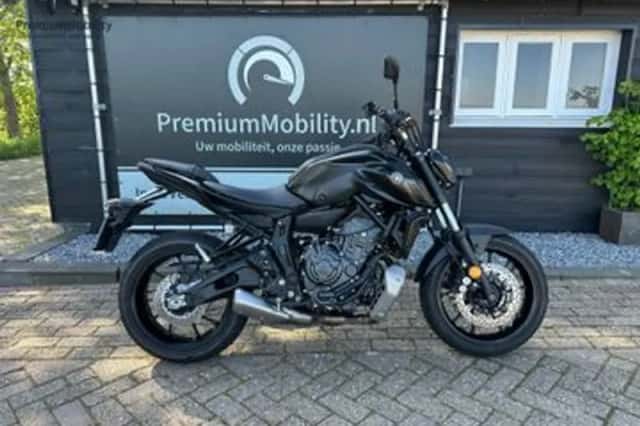 YAMAHA MT07 (2024) thumbnail 3
