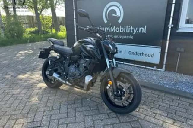 YAMAHA MT07 (2024) thumbnail 4